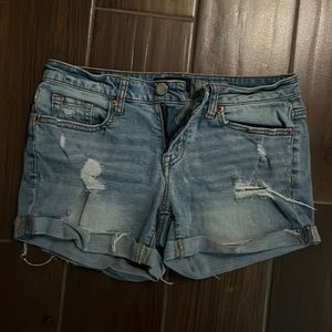 Aeropostal size 4 low rise light wash mini shorts